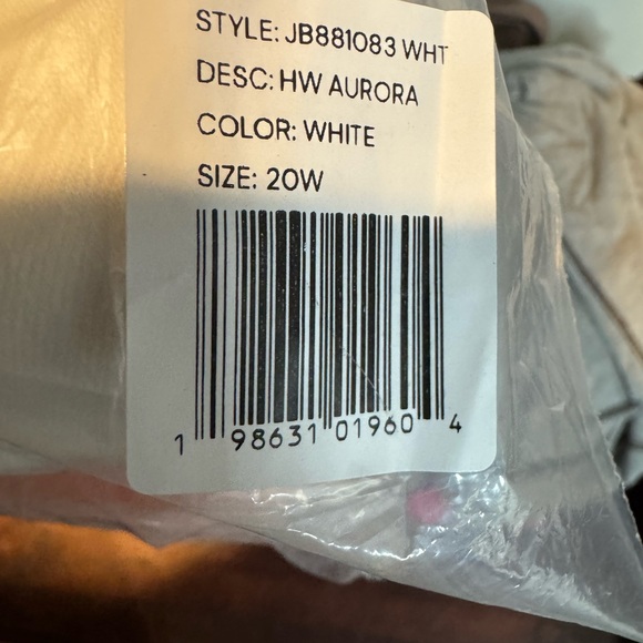 Judy Blue 20W “Aruroa Weekender”White Denim Pants - Picture 12 of 13